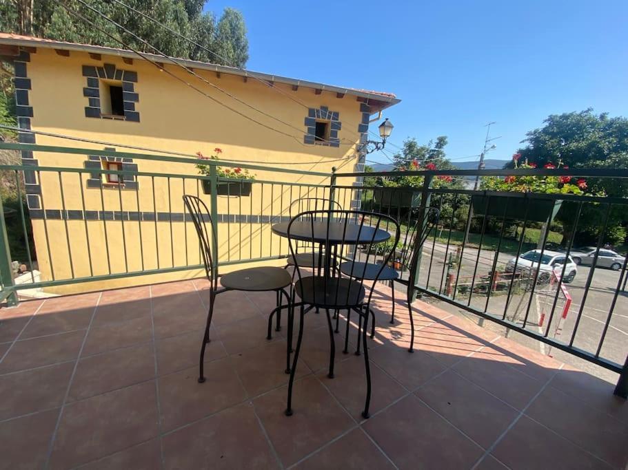 Casa en Montealegre reformada y acogedora  Sámano Exterior foto